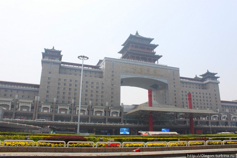 Громадный вокзал, в котором можно легко заблудиться Пекин, Китай