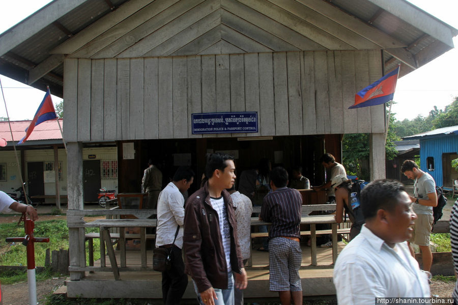 На погранпереходе Камбоджа