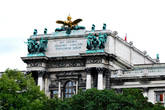 Хофбург — зимняя резиденция австрийских Габсбургов и основное местопребывание императорского двора в Вене. В настоящее время — официальная резиденция президента Австрии. Всего в ней 2600 залов и комнат.