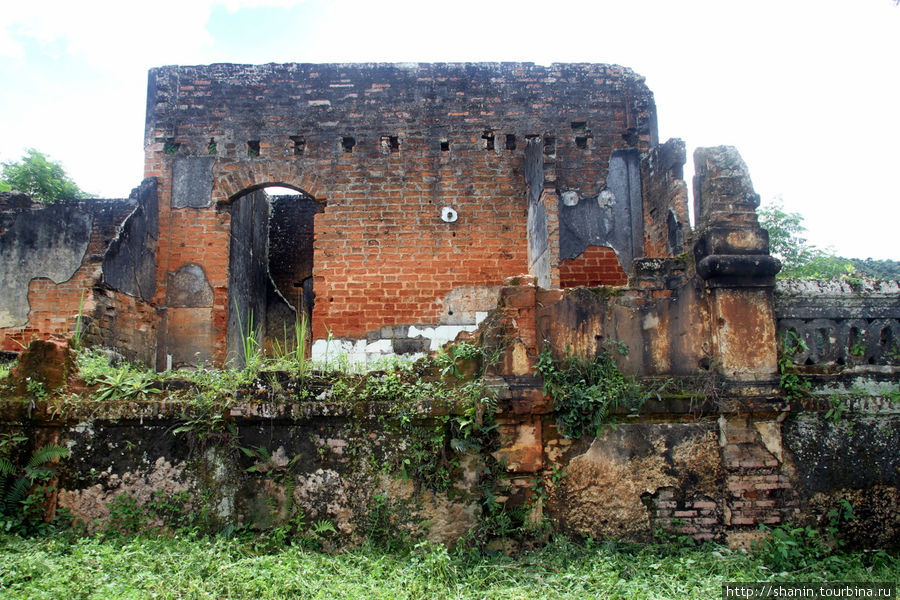 Руины храма Провинция Сиенгкхуанг, Лаос