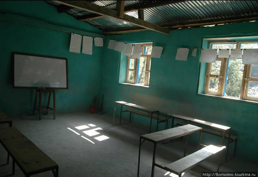 Так выглядит класс деревенской непальской школы. Непал