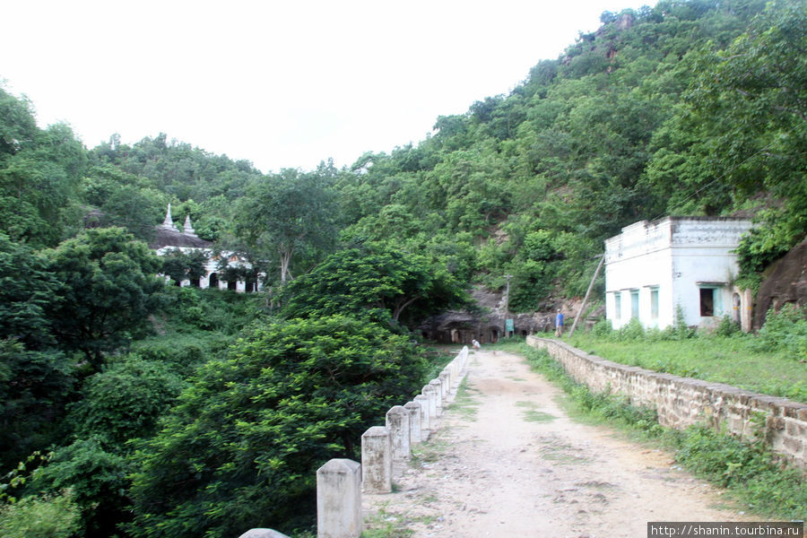 Пещеры По Вин Даунг - снаружи и внутри Монива, Мьянма