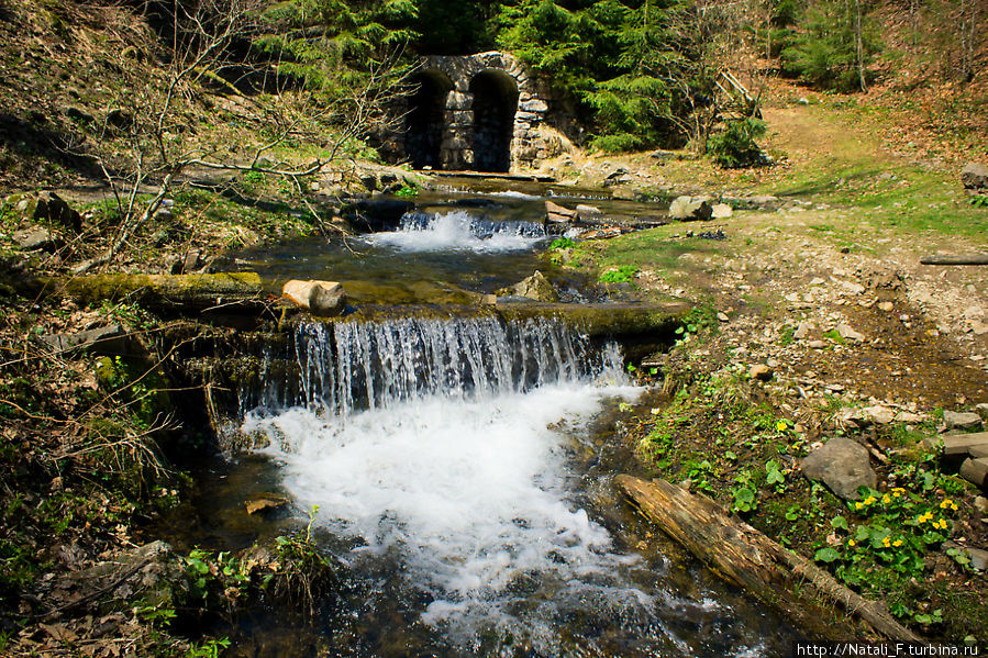 Природные красоты Карпат: озеро Синевир, водопад Шипот Синевир Национальный Парк, Украина