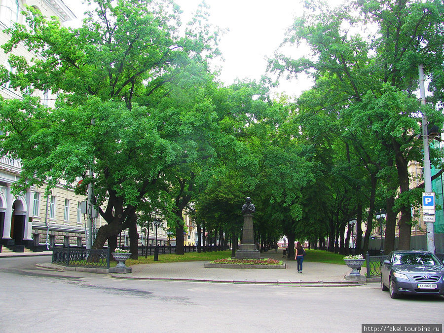 Вид сквера со стороны Сумской. Харьков, Украина