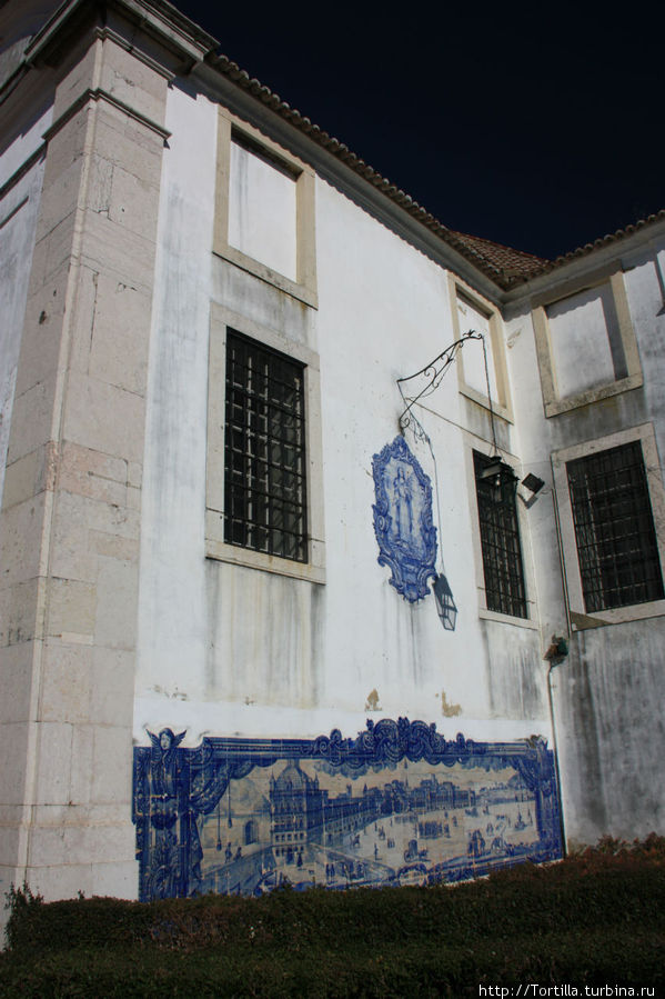 Лиссабон.
Панно (азулежуш) на церкви Санта Лусия Лиссабон, Португалия