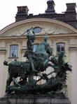 Уличный вариант скульптуры Святой Георгий побеждает дракона