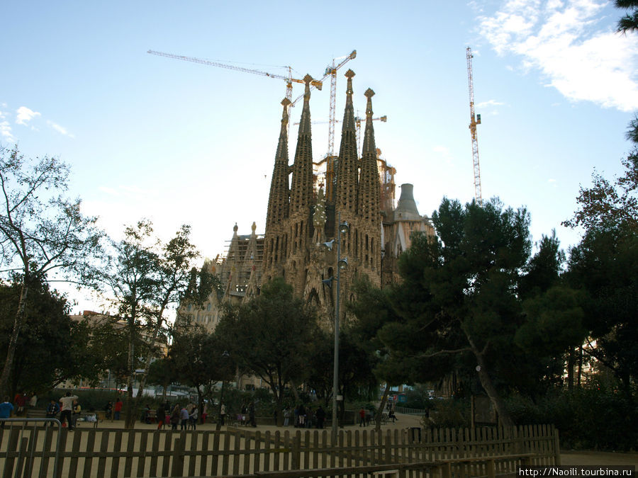 Caграда Фамилия все еще строится! Барселона, Испания