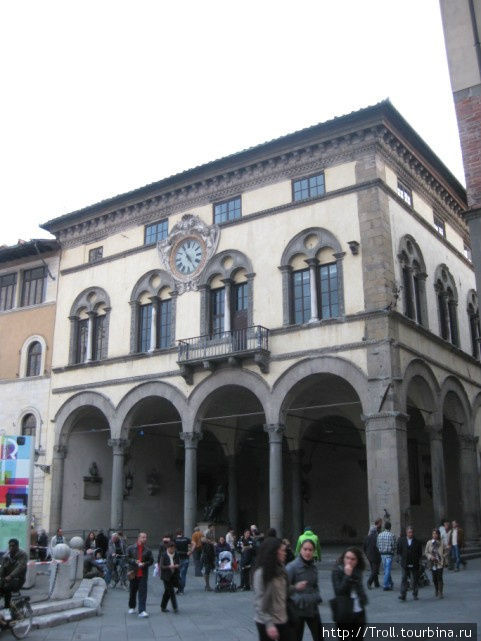 Еще одно здание, при виде которого испытываешь дежа вю — такое же во Флоренции и еще где-то я такое же видел Лукка, Италия