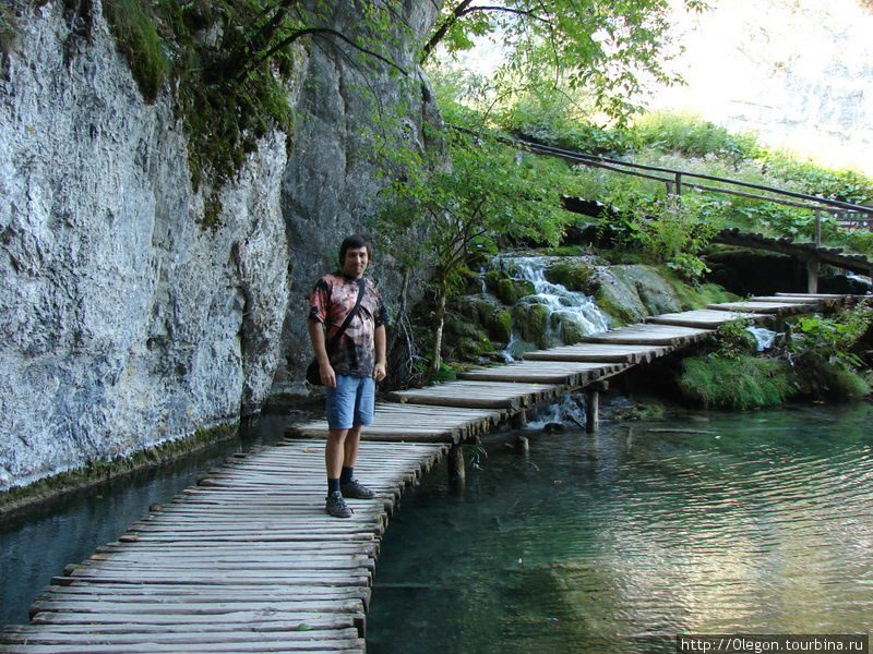 Еслиб не было специальных тропинок, пришлось бы вплавь Национальный парк Плитвицкие озёра, Хорватия