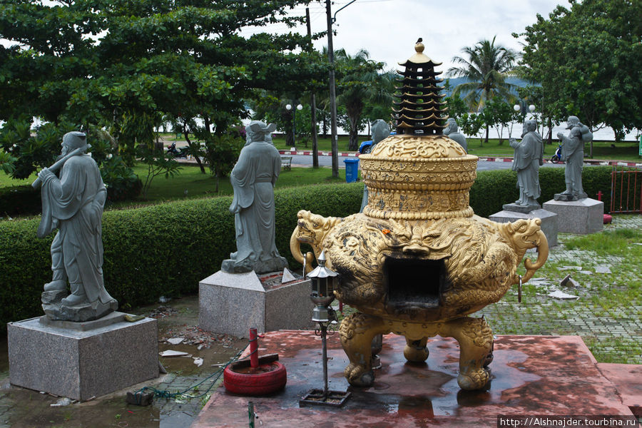 Китайский буддийский храм. Печь. Остров Пхукет, Таиланд
