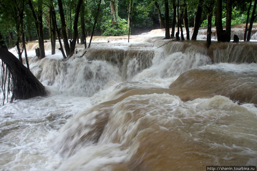 Многоуровневый водопад Тад Сэ Провинция Луангпрабанг, Лаос