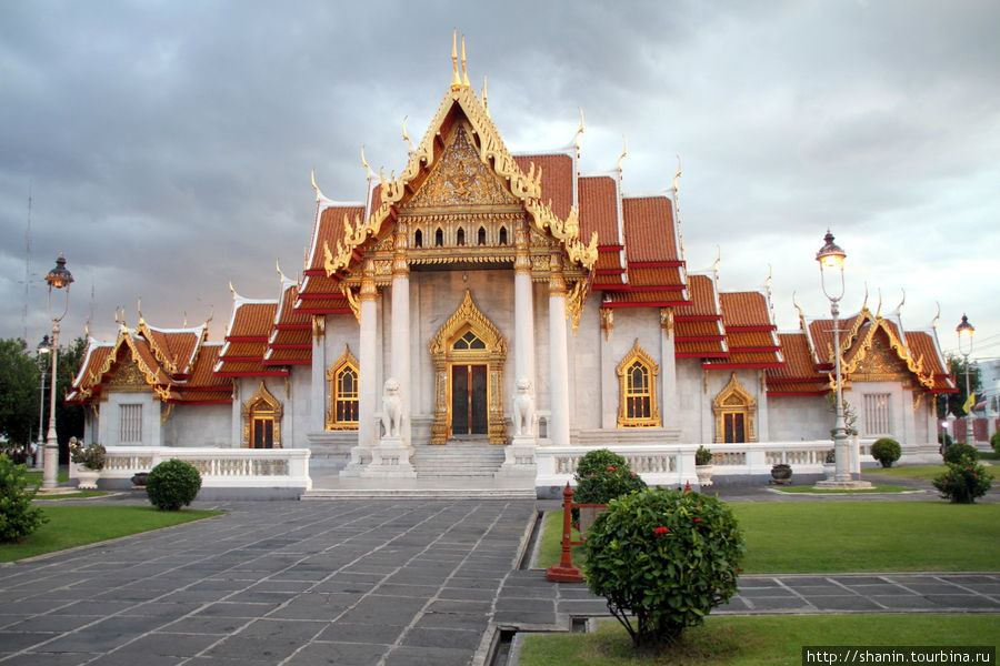 The Temple of morning Dawn Bangkok