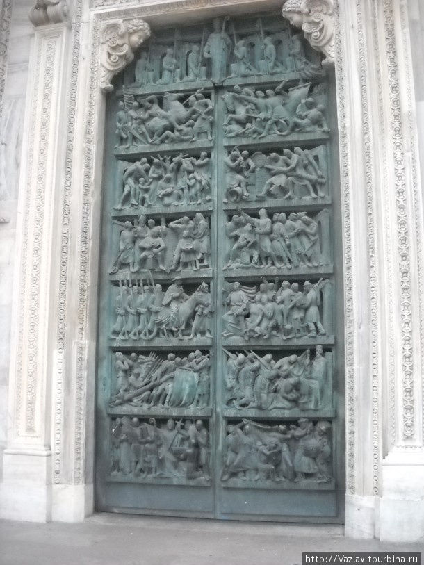 Ворота Милан, Италия