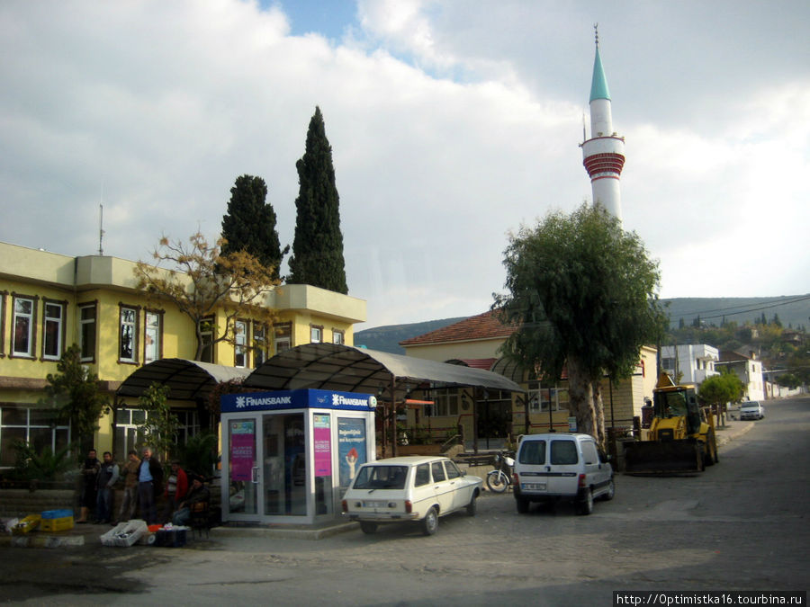 Проезжаем  село Yeni Akköy. Эгейский регион, Турция