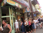 Единственная очередь, какую я встретила на улицах Крыницы — очередь за каким-то особенным мороженым собственного производства какого-то предприимчивого поляка! август 2011г.