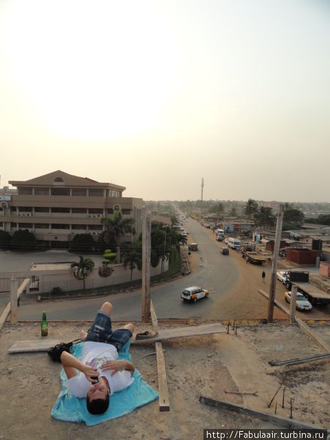 на крыше Т-клаба Аккра, Гана