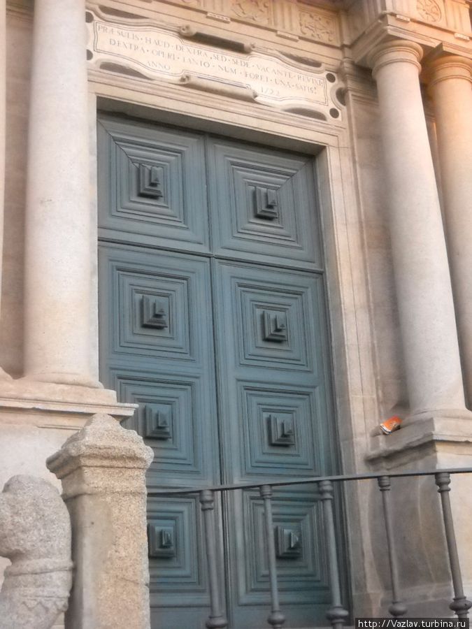 Дверь на запоре Порту, Португалия