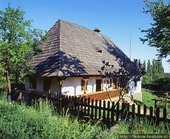 Музей народной архитектуры и быта.  Дом из села Вышково Ужгород, Украина