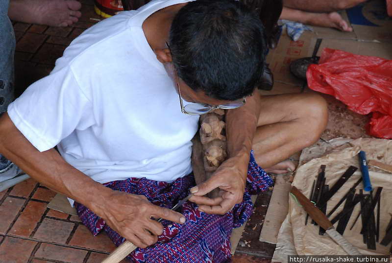 Искусства и ремесла: резьба по дереву Гьяньяр, Индонезия