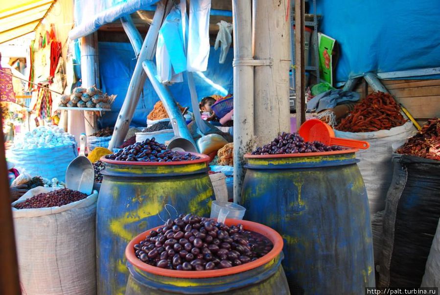 Оливки (наверное) и очень много
Перу, рынок в Куско, февраль 2012 года Перу