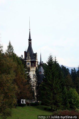 Румыния: Сказочный дворец Пелеш в окружении леса и гор Синая, Румыния