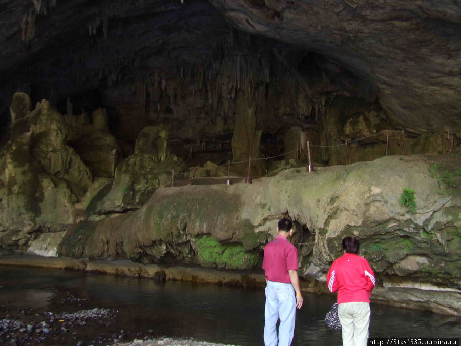 Речка Нам Ланг в пещере Там Лот. Паттайя, Таиланд