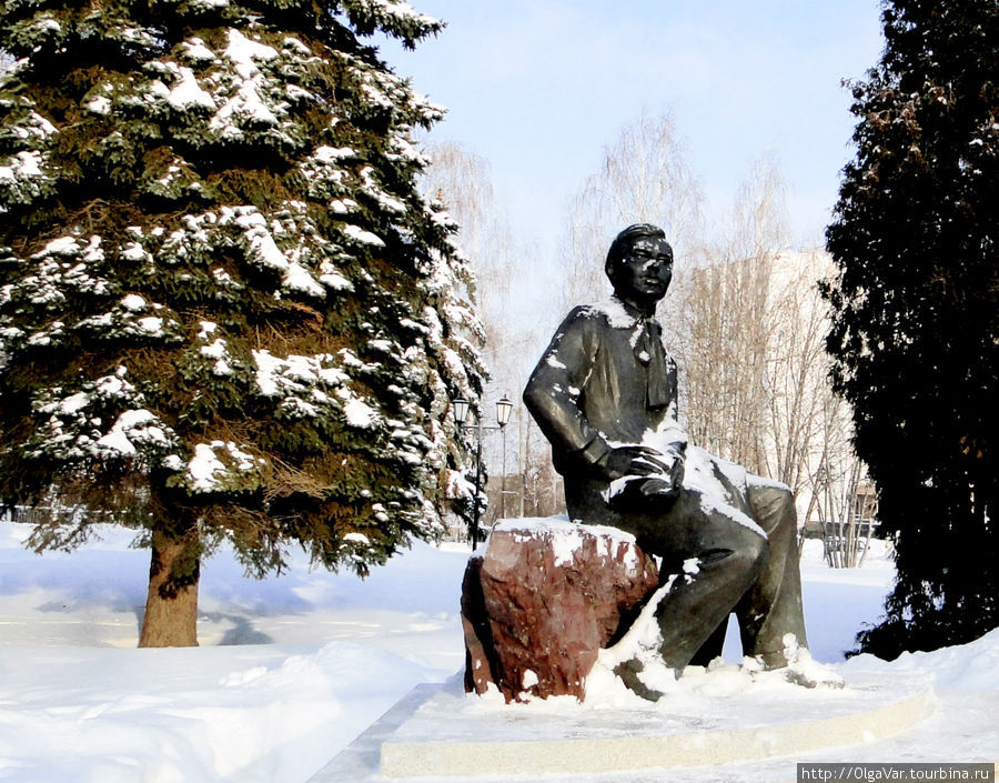 Памятник удмуртскому поэт
