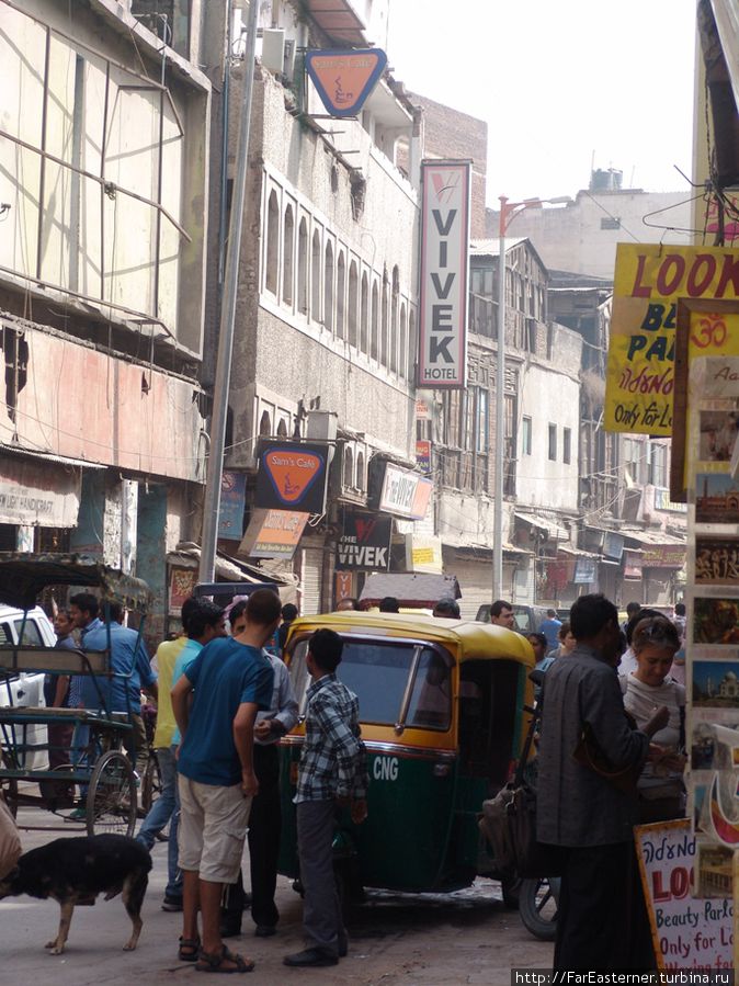 В Пахарганже все как обычно — бекпекеры, зазывалы, рикши Дели, Индия