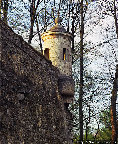 Замок Пескова Скала на Дороге орлиных гнезд Малопольское воеводство, Польша
