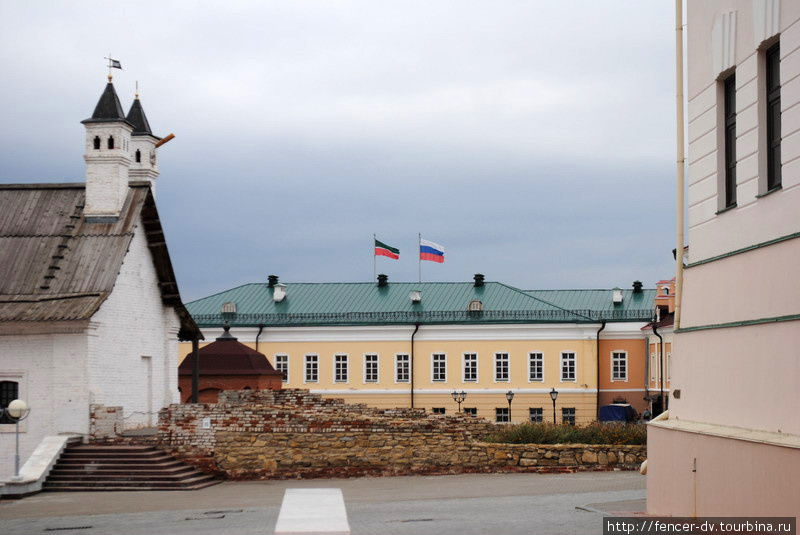 Кремль — не только туристическая достопримечательность, но и место работы президента республики Казань, Россия
