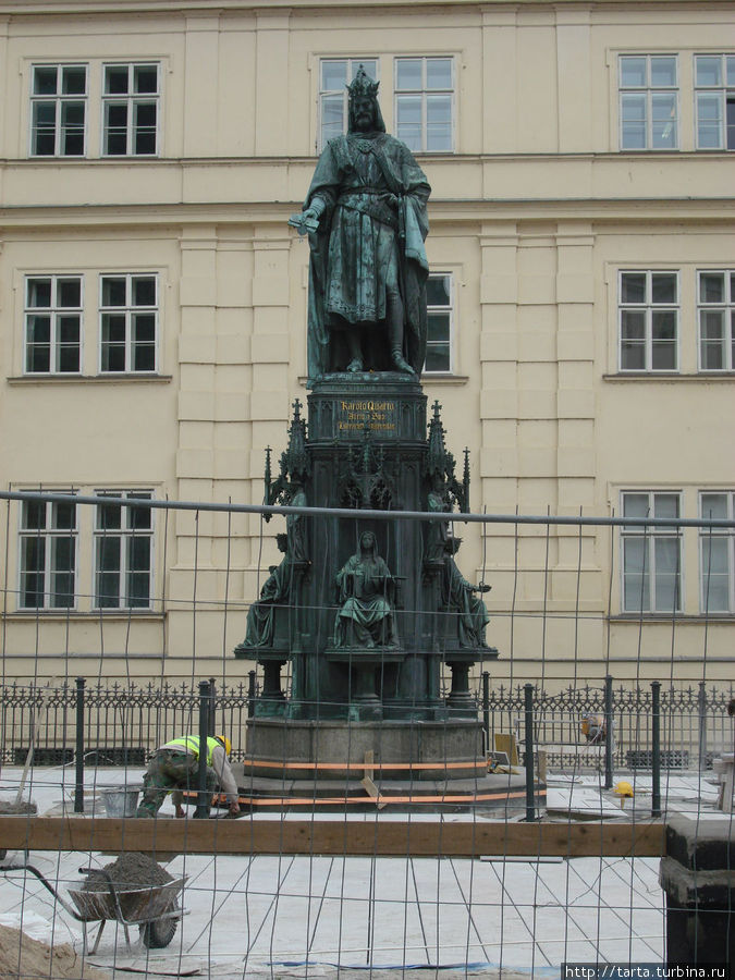 Памятник Карлу IV- отцу нации
