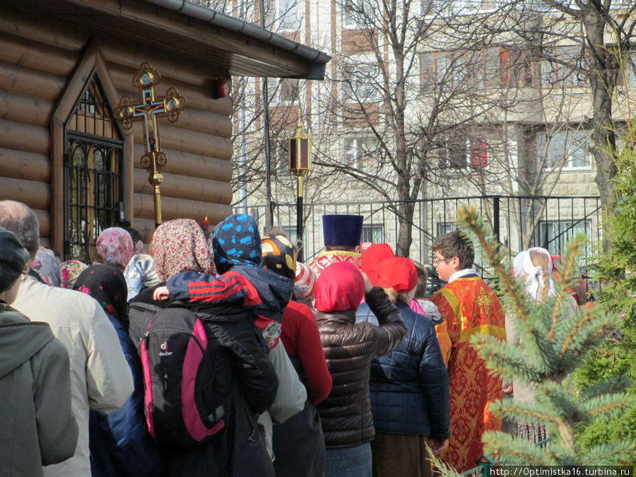 Крестный ход в Церкви Живоначальной Троицы в Чертанове Москва, Россия