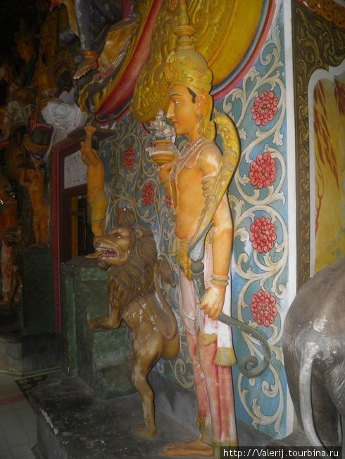 Sri Lanka (15)  Буддийский храм, свастика и наблюдения