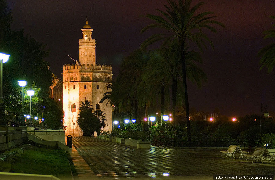 Золотая башня вечером Севилья, Испания