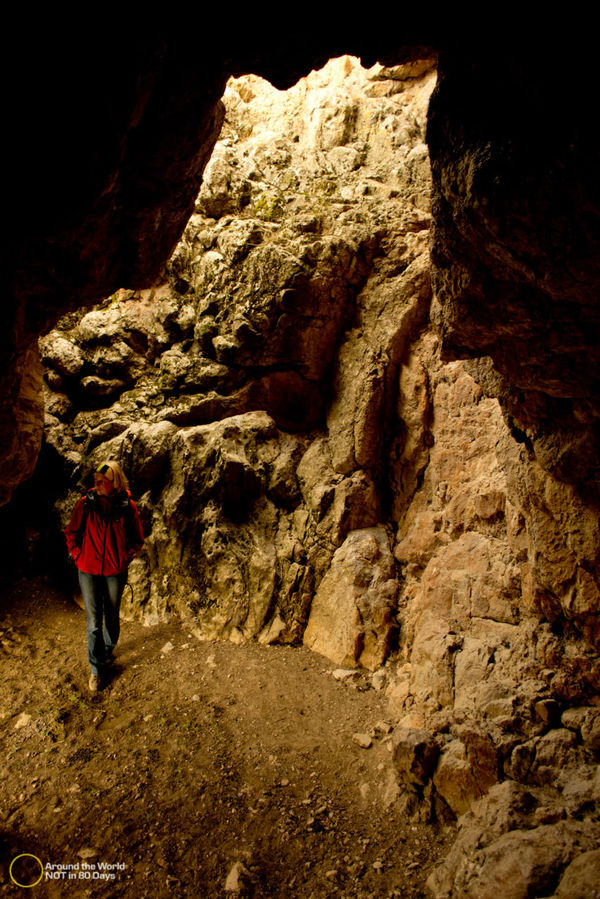 Пещера на вершине. Нарын, Киргизия