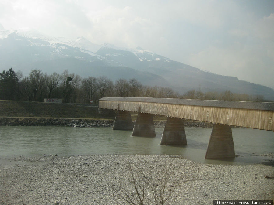старый мост через реку Рейн Вадуц, Лихтенштейн