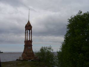 аналогичный маяк на другом берегу канала