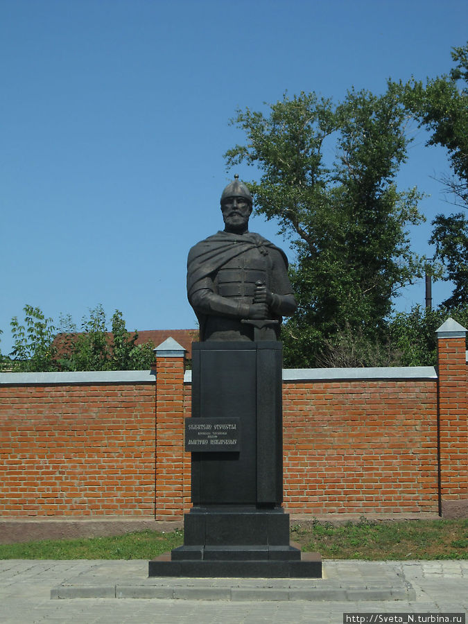 Памятник князю Дмитрию Пожарскому Зарайск, Россия