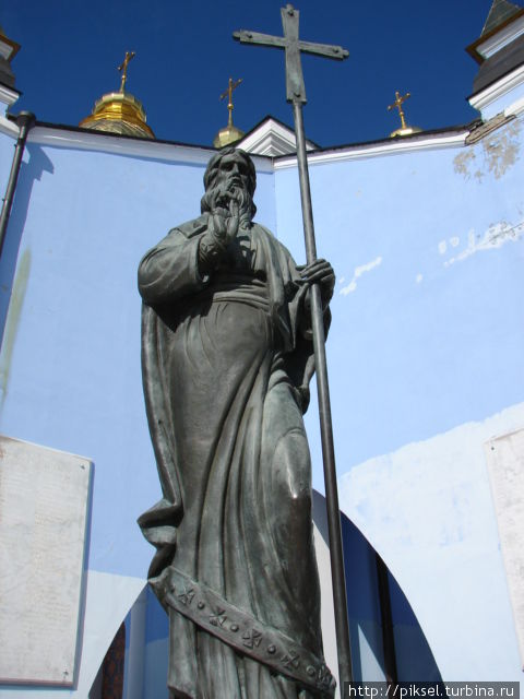 Памятник Андрею Первозванному. Крупным планом Киев, Украина