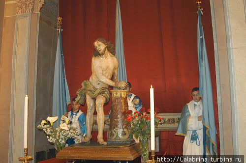 Фигура Иисуса Христа (Кристо алла Колонна) в Церкви Иммаколата Каулония, Италия