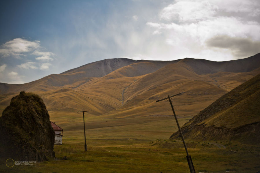 Перевал. За ним начинается Нарынская область. Нарын, Киргизия