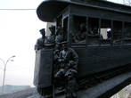 Памятник первому трамваю установлен на Владимирском спуске. Именно здесь в июне 1892 года впервые в Западной Европе начал ходить электрический трамвай. История первого киевского трамвая
