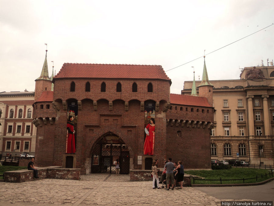 Барбакан — крепость на древнем въезде в Краков Краков, Польша