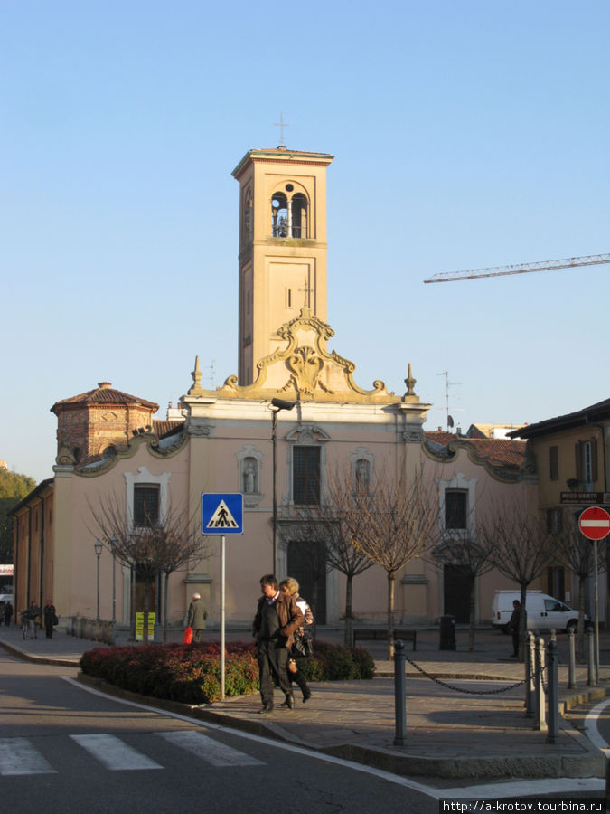 Церкви, как и в любом итальянском городке Саронно, Италия