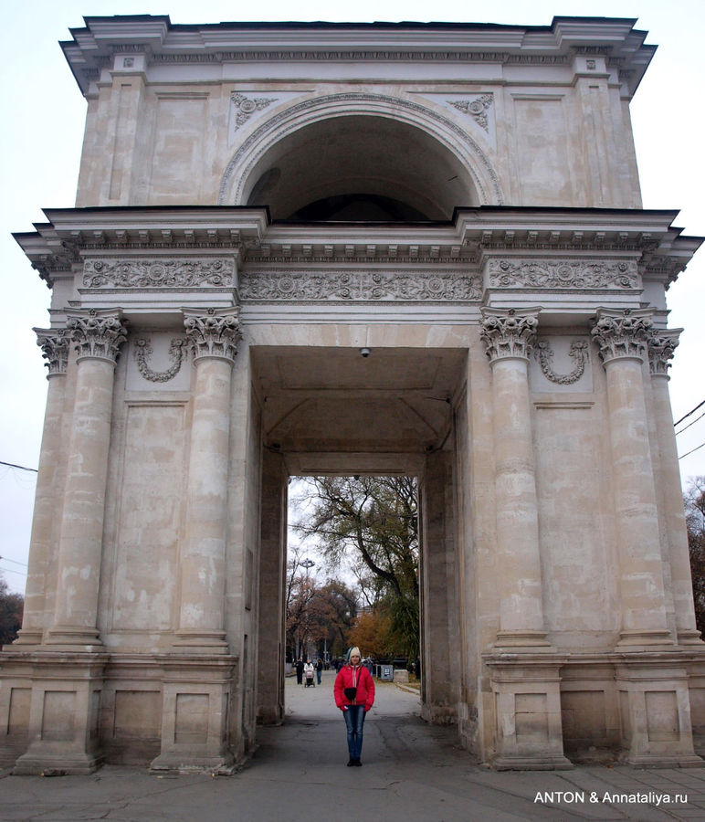 Триумфальная арка. Кишинёв, Молдова