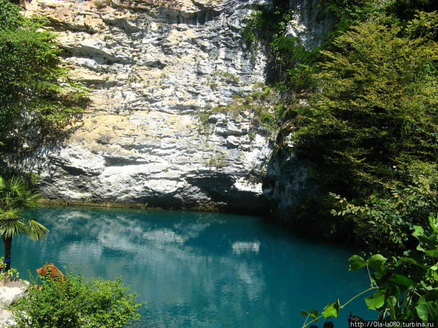 Голубое озеро Абхазия