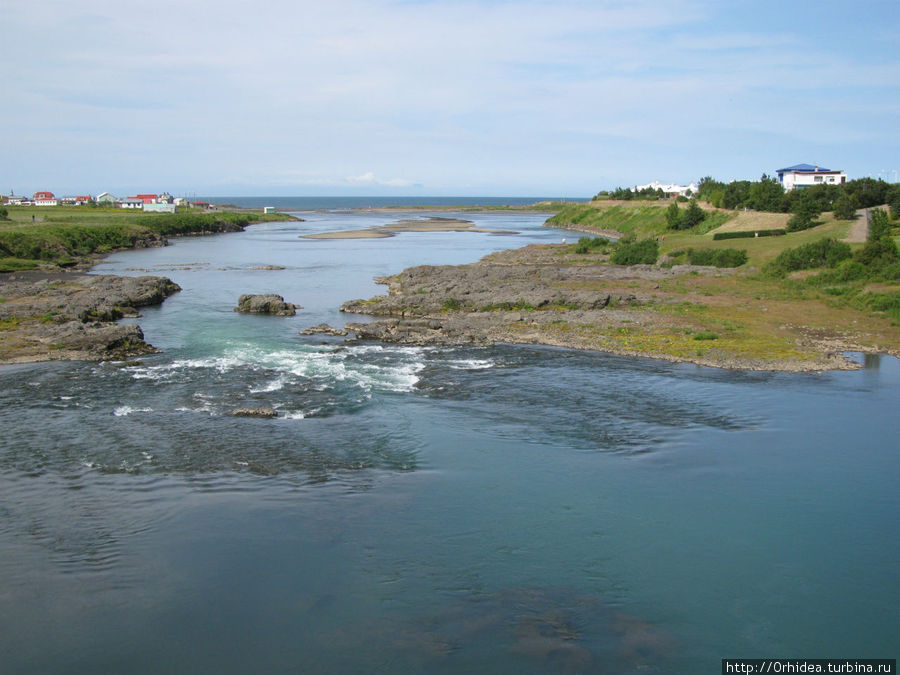 Здесь реке повезло — маленький перекатик Исландия