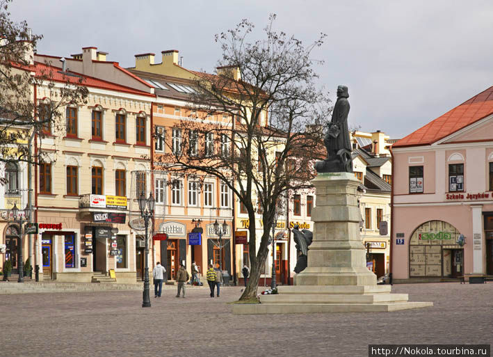 Рыночная площадь. Памятник Тадеушу Костюшко Жешув, Польша