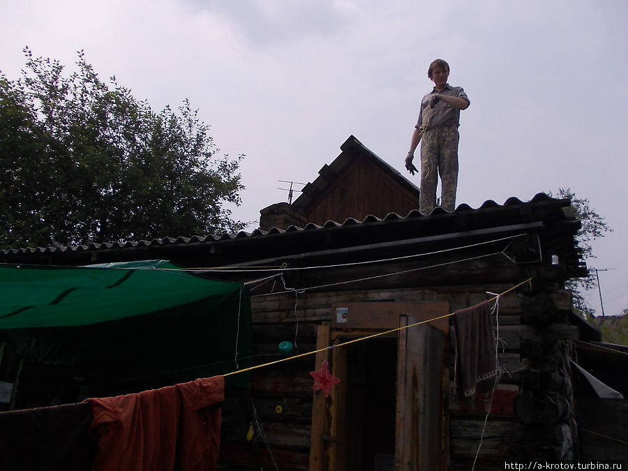 Ильнур на крыше ликвидирует течь Красноярск, Россия