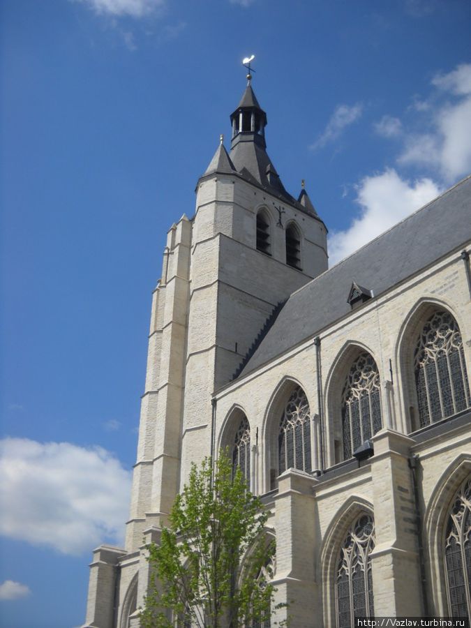 Солидная архитектура Мехелен (Антверпен), Бельгия